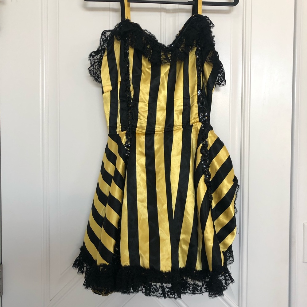 Saloon girl costume
